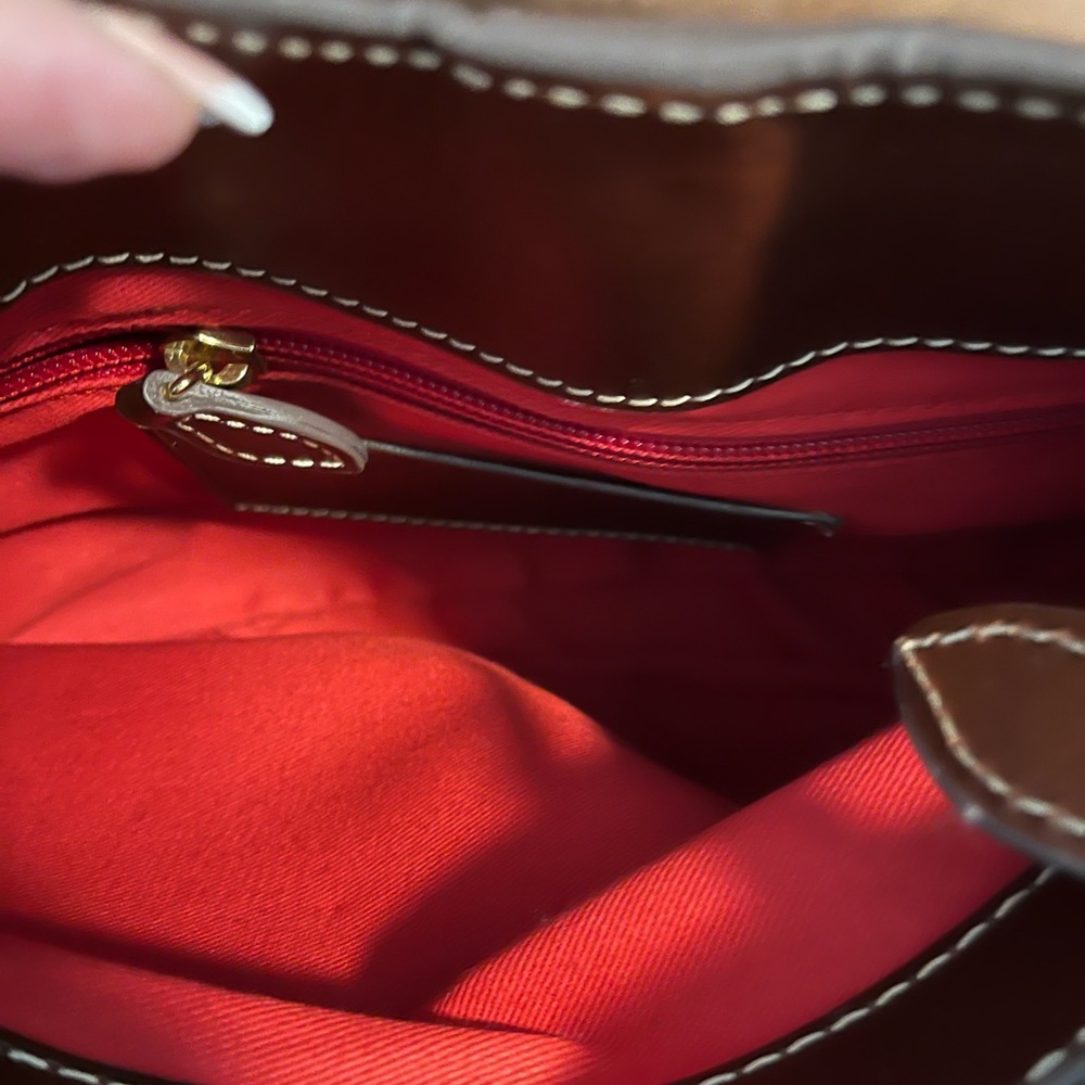 Elegant Brown Leather Handbag - Picture 3 of 6